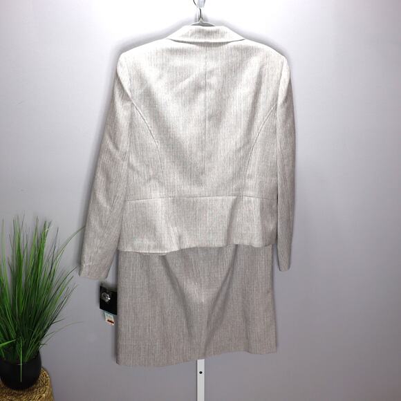 Le Suit Women’s 2PC Skirt Suit Size 16 NWT Gray Pinstripe Career Set - Picture 2 of 4
